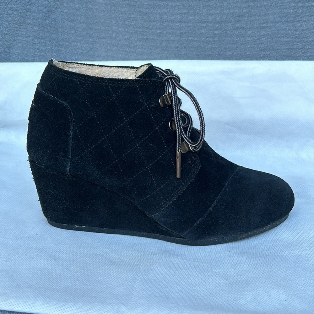 Toms 7.5 Suede Wedge Bootie - Picture 5 of 8